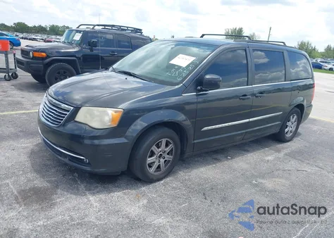 2011 Chrysler Town & Country Touring from USA, damaged, VIN 2A4RR5DG1BR625253